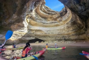 Benagil: Kajaktur till Benagilgrottorna – liten grupp
