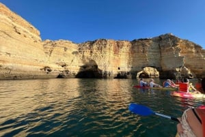 Benagil: Kajaktur till Benagilgrottorna – liten grupp