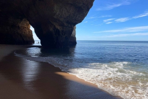 Benagil: Kajaktur till Benagilgrottorna – liten grupp