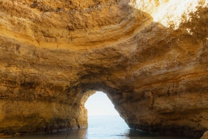 Benagil: Esperienza di paddle board nella grotta di Benagil e foto in 4k