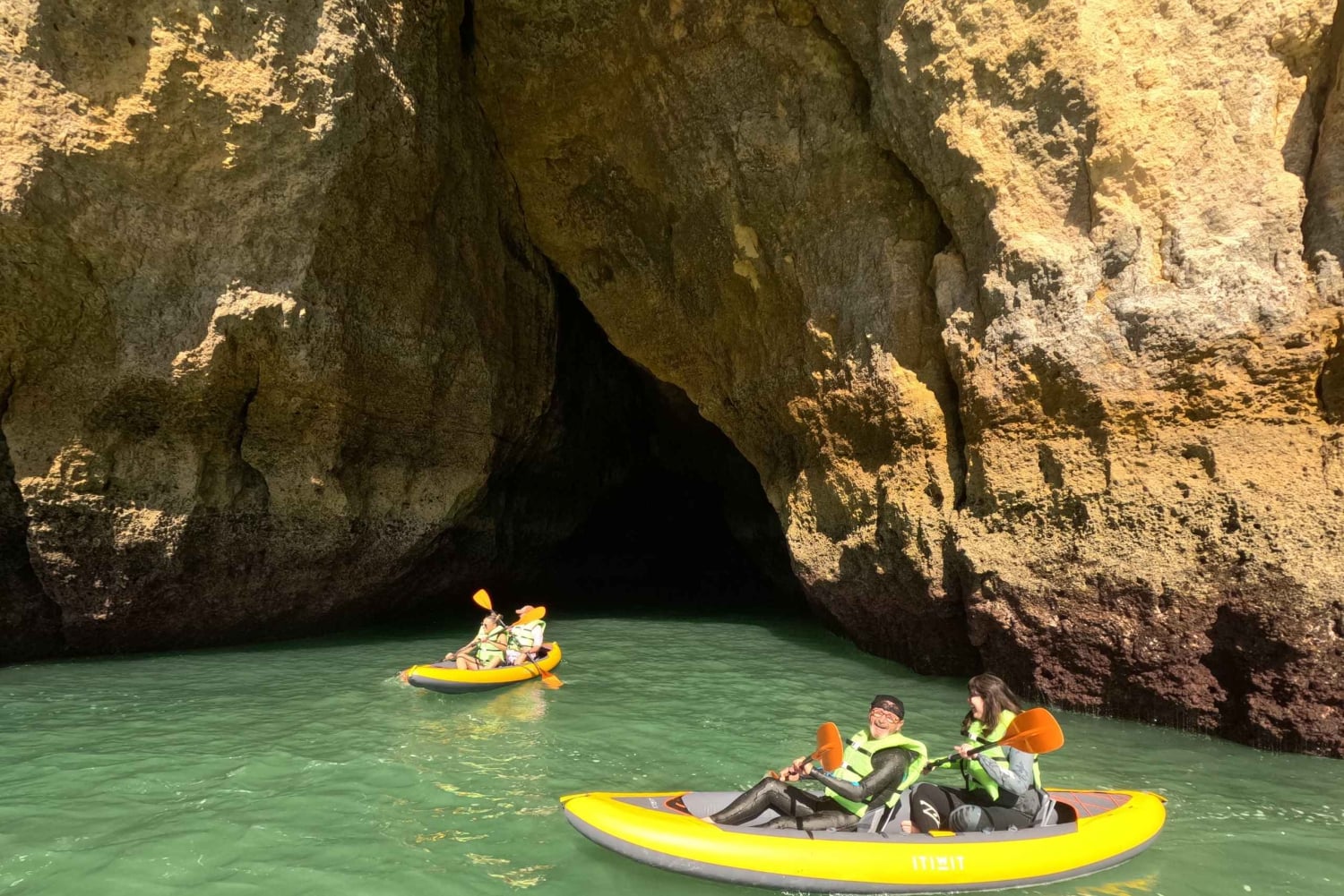 カルボエイロ：ベナジル洞窟カヌーツアー（4K写真付き）