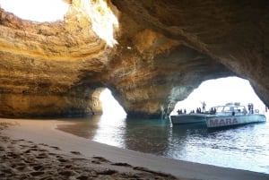 Albufeira: Caves and Coastline Catamaran Cruise to Benagil