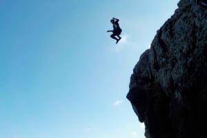 アルガルヴェのコースステアリング：サグレスで崖ジャンプ、泳ぎ、登る