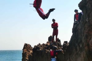 Coasteering Algarve: Saltar de penhasco, nadar e escalar em Sagres