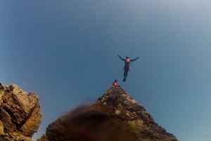 Coasteering Algarve: Salto dalla scogliera, nuoto e arrampicata a Sagres