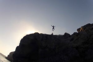 アルガルヴェのコースステアリング：サグレスで崖ジャンプ、泳ぎ、登る