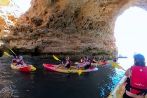 Alvor: Omvisning med båt og kajakk i grottene