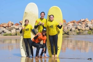 Aula de surf na praia da Falésia em grupo pequeno + duche quente