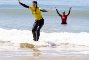 Aula de surf na praia da Falésia em grupo pequeno + duche quente