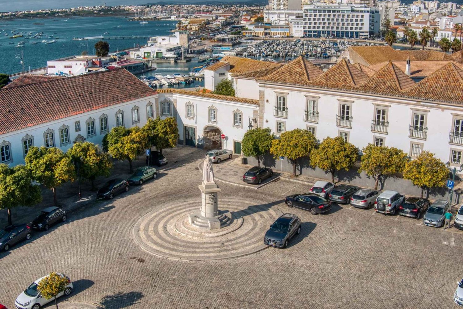 Faro: Private 2-Hour Old & New City Walk with Market Visit