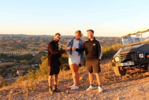 ab Albufeira: Algarve Sunset Jeep Safari mit Wein