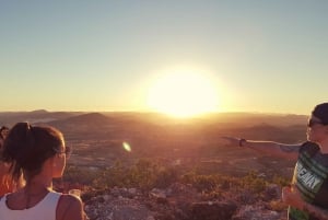 Albufeirasta: Algarven auringonlaskun jeeppikierros maisteluineen