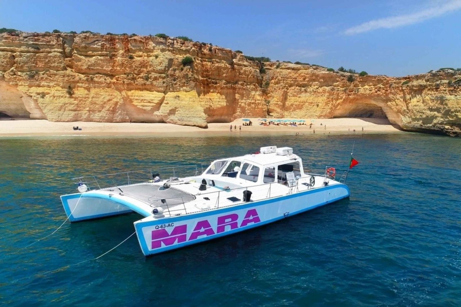Albufeira: catamarán y barbacoa a cuevas y playa de Benagil