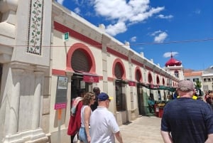 アルブフェイラ発：トゥクトゥクで行くロウレ市場と市内ツアー