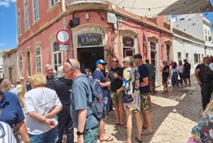 アルブフェイラ発：トゥクトゥクで行くロウレ市場と市内ツアー