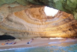 Tour guiado en kayak: Explorando las Cuevas de Benagil