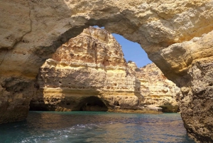 Из Албуфейры: однодневная поездка на скоростном катере с закатом в пещеры Бенагиль