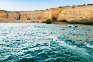 Vanuit Albufeira: Sunset Cruise en Strand BBQ met Open Bar