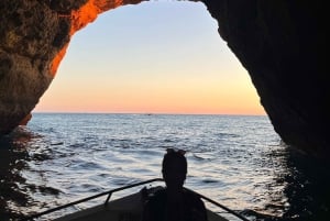 Fra Armação de Pêra: Privat solnedgangstur i Benagil-grottene