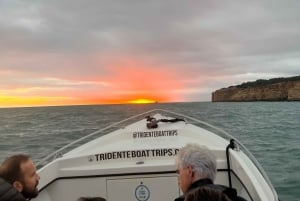 Fra Armação de Pêra: Privat solnedgangstur i Benagil-grottene