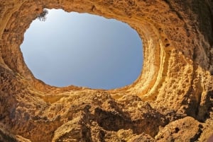 アルマサン・デ・ペラ発：ベナギル洞窟へのサンセットボートツアー