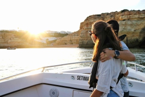 アルマサン・デ・ペラ発：ベナギル洞窟へのサンセットボートツアー