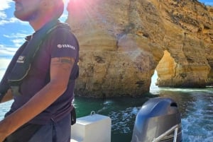 From Faro: Boat trip to Benagil Cave & Praia da Marinha