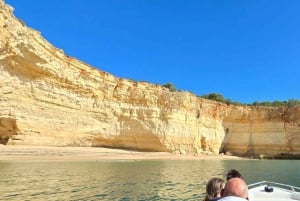 From Faro: Boat trip to Benagil Cave & Praia da Marinha