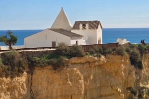 A partir de Faro: Passeio de barco à Gruta de Benagil e Praia da Marinha