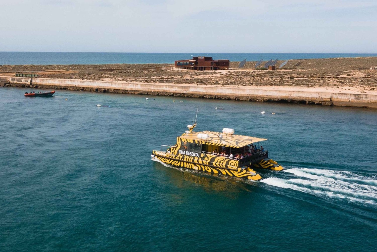 Från Faro: Katamaranbåtstur till ön Deserta med stopp