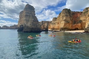 ラゴスから：ポンタ・ダ・ピエダーデでのカヤック体験