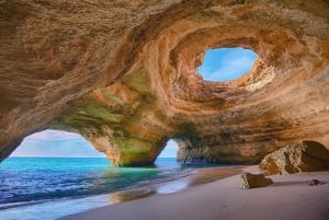 Lissabonista: Tutustu Algarveen veneretkellä Benagilin luoliin