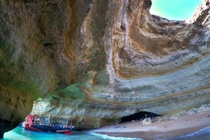 ポルトイマオ発：ベナジル洞窟への2時間カタマランツアー
