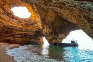 ポルトイマオ発：ベナジル洞窟への2時間カタマランツアー