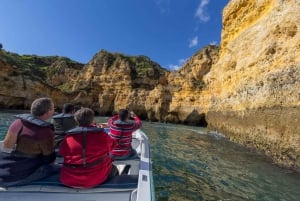 Depuis Portimão : Tour en bateau de Benagil avec un guide de la région