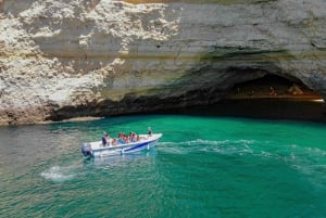 Depuis Portimão : Tour en bateau de Benagil avec un guide de la région