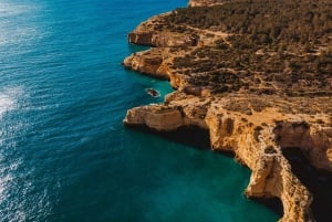 Da Portimão: Tour in barca delle grotte marine di Benagil all'alba