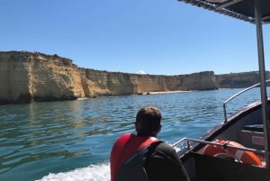 Von Portimão aus: Bootsfahrt zu den Benagil-Höhlen