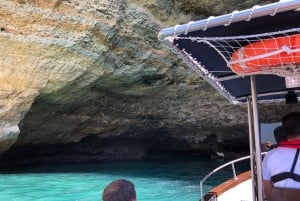 A partir de Portimão: Passeio de barco às Grutas de Benagil