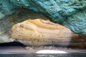 A partir de Portimão: Passeio de barco às Grutas de Benagil