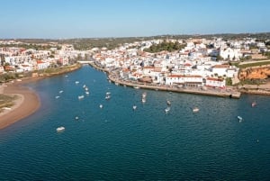 Portimão: Passeio de Catamarã Grutas de Benagil c/ Churrasco
