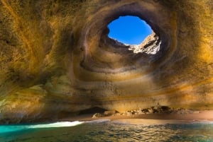 Da Portimão: crociera in catamarano alle grotte di Benagil con barbecue