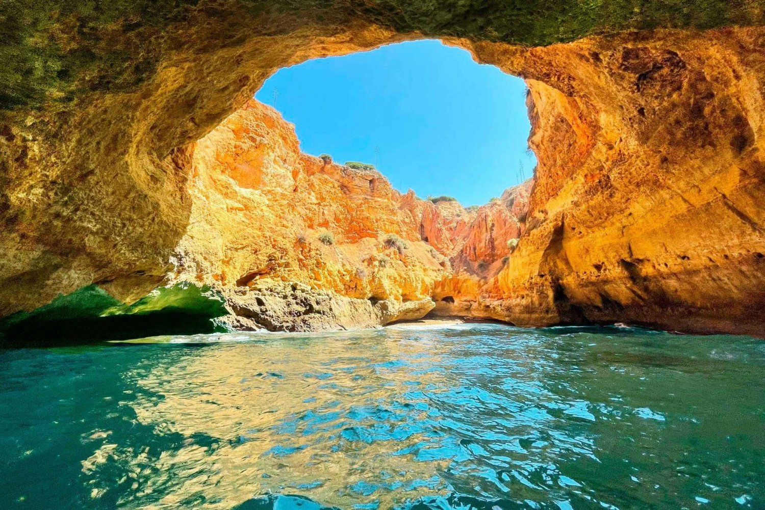 Portimão: Geführte Bootsfahrt zur Paradieshöhle mit Schwimmwesten