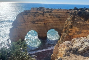 Från Tavira: Vandring i 7 dalar, Benagil-grottan och snorkling