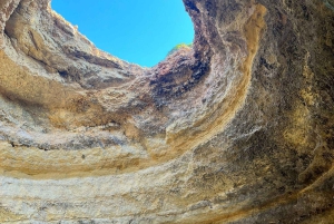 Depuis Vilamoura : Circuit de 2,5 heures dans la grotte de Benagil et visite en bateau des dauphins