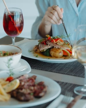 Honorio Pool Lounge & Restaurant