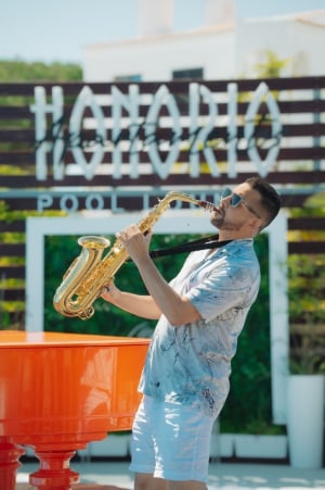 Honorio Pool Lounge & Restaurant