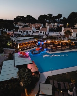 Honorio Pool Lounge & Restaurant