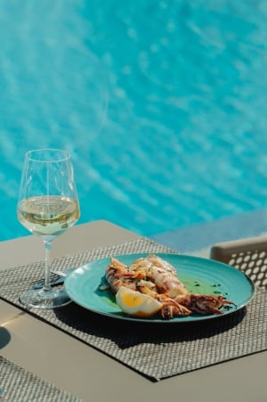 Honorio Pool Lounge & Restaurant