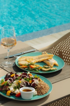 Honorio Pool Lounge & Restaurant